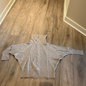 Cachmere! Cable Knit Turtleneck Sweater - Light Gray